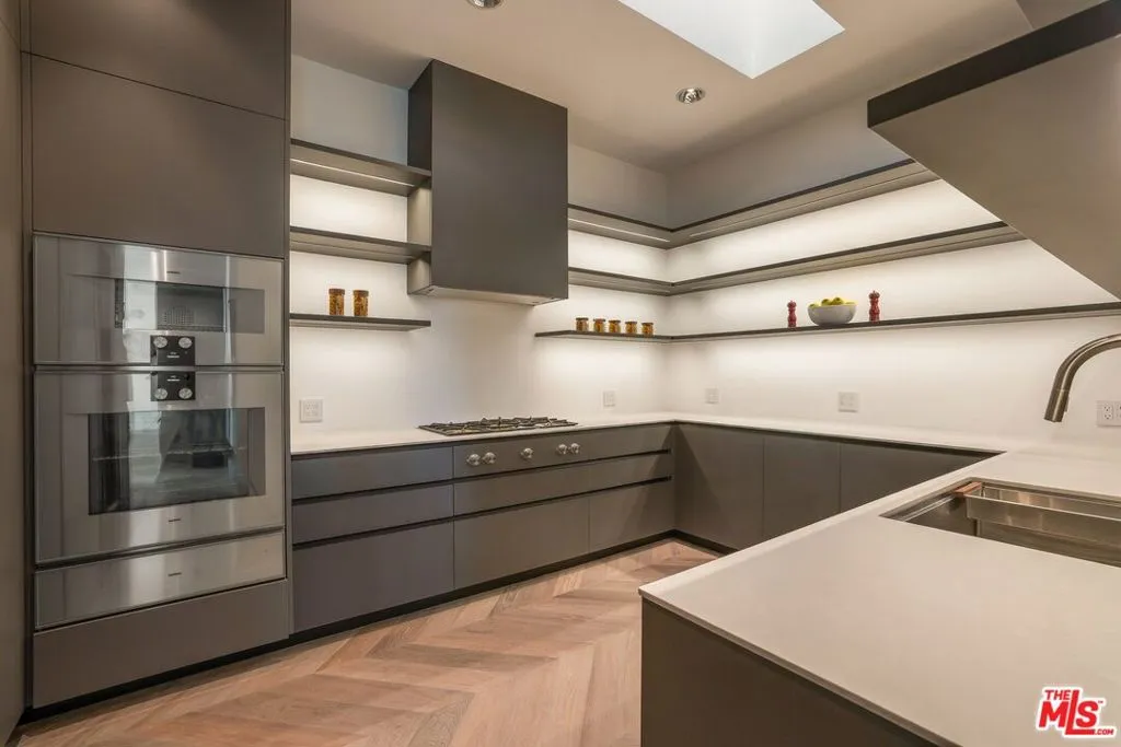 9405 Sierra Mar Place, Los Angeles, California 90069 home-pic-16